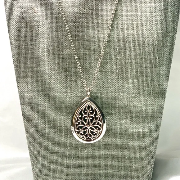 Silver Pendant Diffuser Necklace with Essential Oils - Picture 3 of 4
